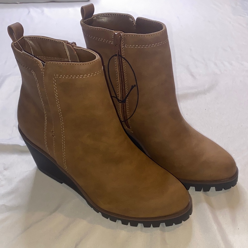 St. John's Bay‎ Brown Wedge Ankle Booties